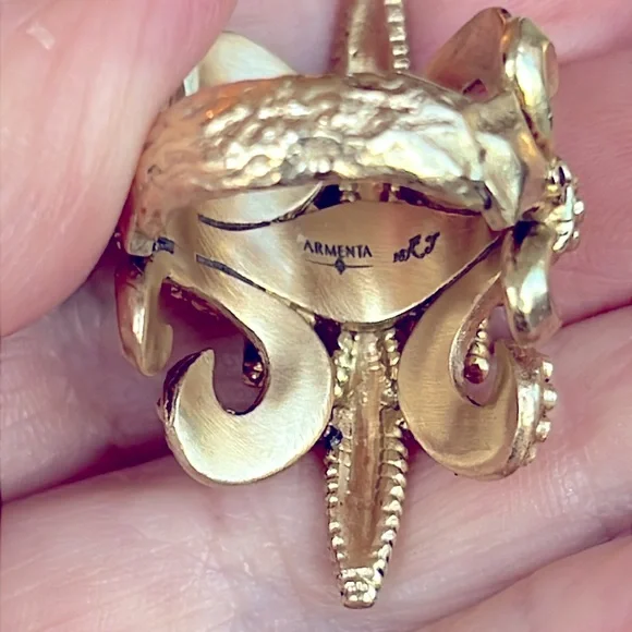 Sold 18k Gold diamond and sapphire Fleur-de-Lis Ring - Picture 11 of 17